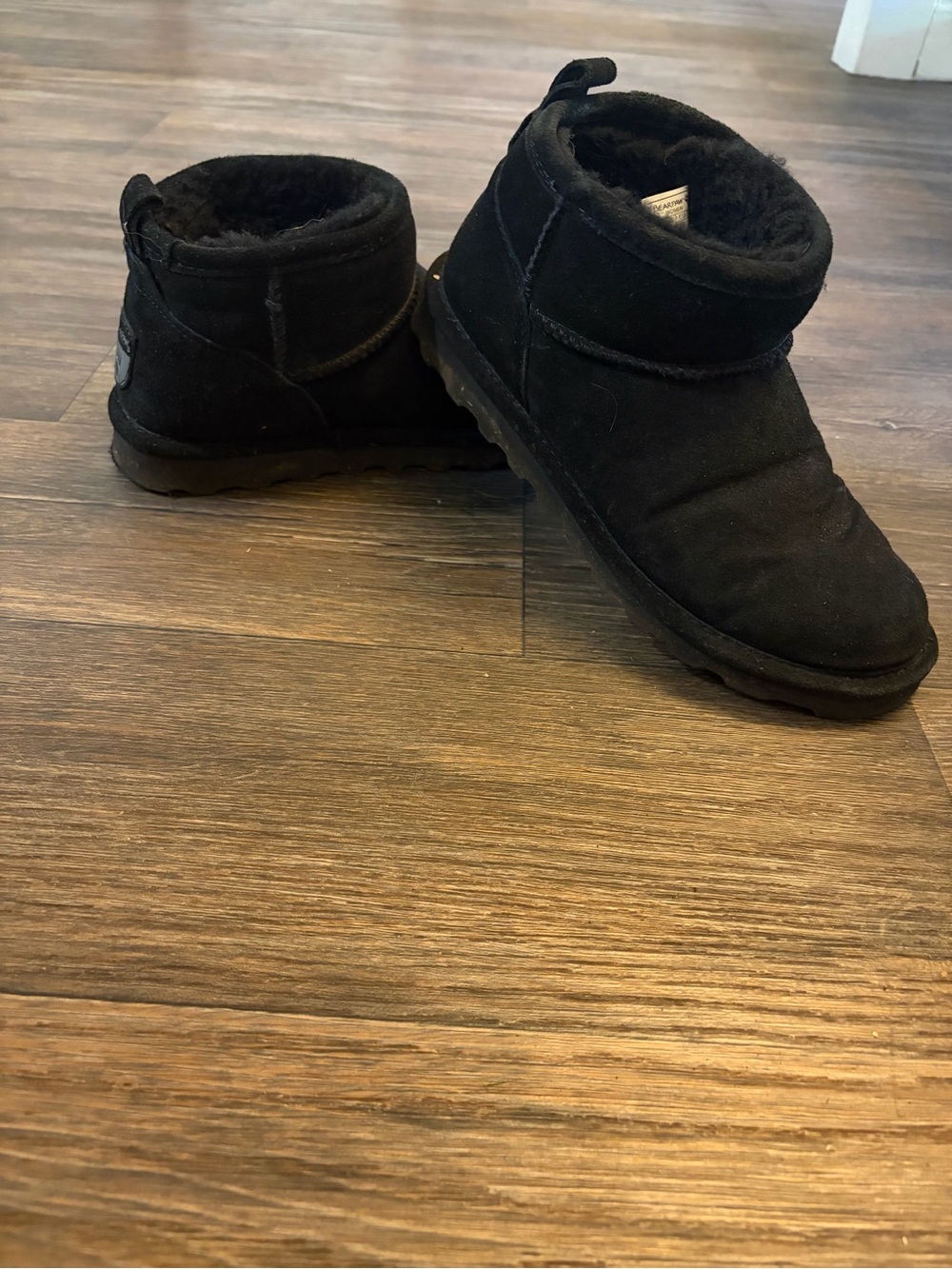 Bearpaw Women’s Retro Shortie Black Suede Slip-On Ankle Bootie Loungewear Cozy 7